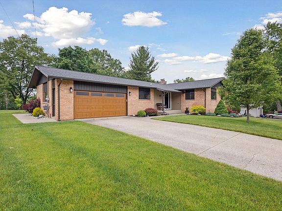 3rd image of 3801 Keeweenaw Dr NE