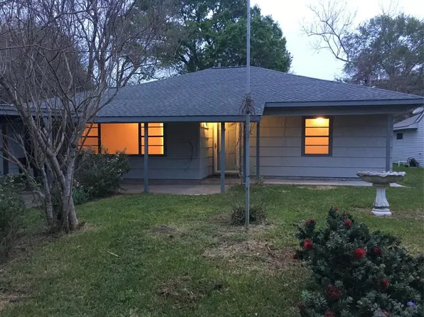 609 Farrer St, Angleton, TX 77515