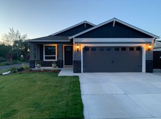 1262 Maple Park Dr, Medford, OR 97501