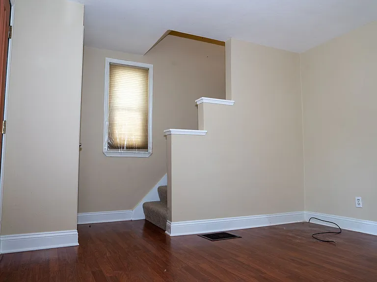 726 Hestor Dr — Photo 4