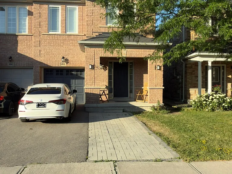 46 Ferncastle Cres — Photo 1