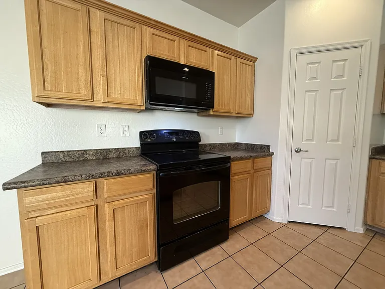 7258 W Palmaire Ave — Photo 9
