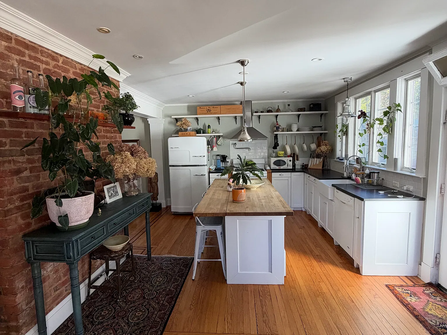 3 bed, 1848 sqft, $2,700 — Photo 3
