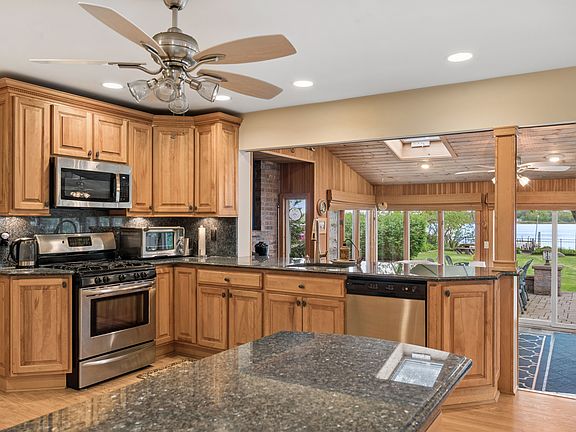 4th image of 128 Crystal Beach Blvd