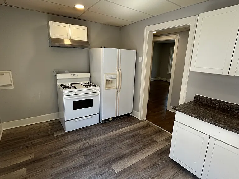 1001 E High St #B3 — Photo 6