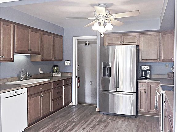 3rd image of 8010 Elmhurst Dr