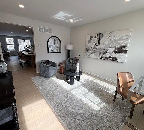 2nd image of 40 Grayson Ln