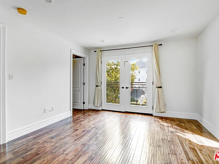 1096 S Bedford Dr #102 — Photo 13