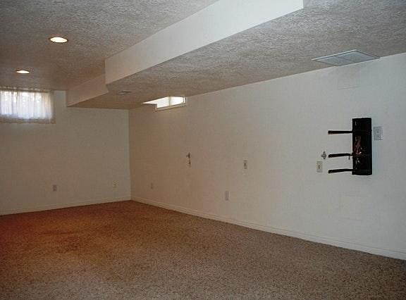 Basement pre-wired 5.1 sound Entertainment Room