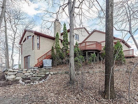 5th image of 25053 Davenport Ave