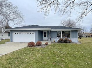 4960 S 65th St, Greenfield, WI 53220