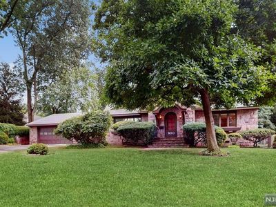 800 Elm Ave, River Edge, NJ, 07661