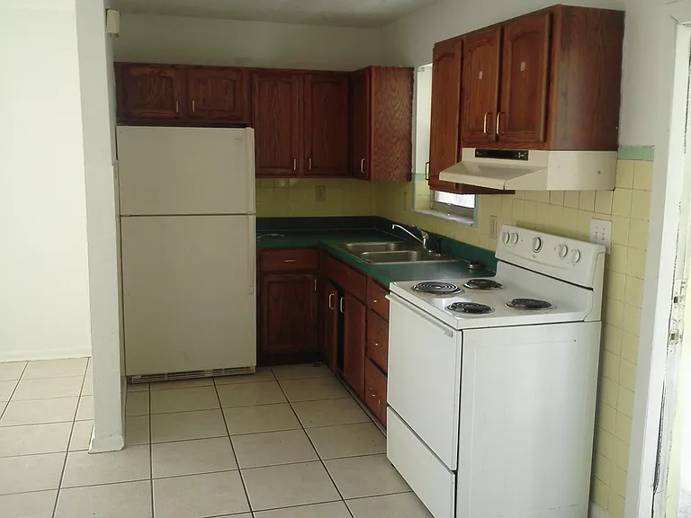 1532 W 20th St — Photo 3