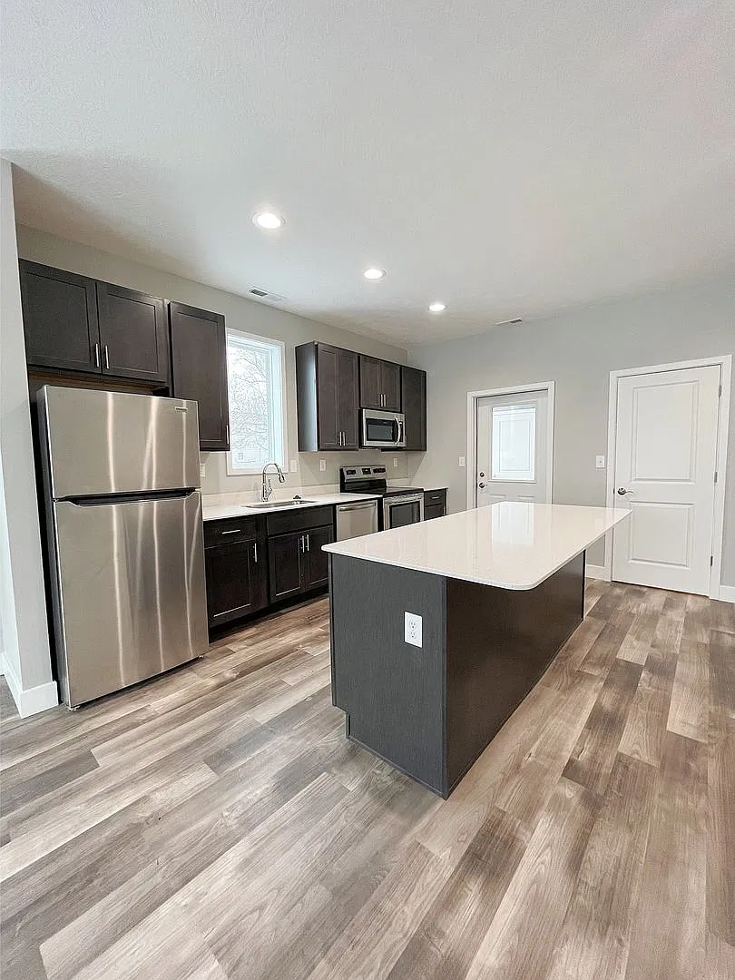 3 Bedroom 3 Bath Duplex! — Photo 3