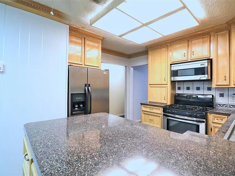 3210 Cloverdale St — Photo 14