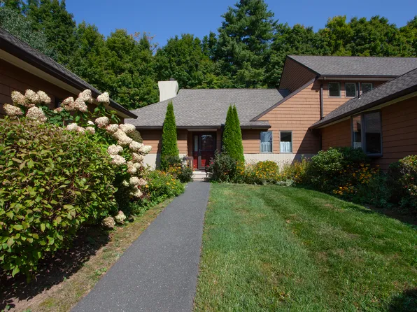 11 Chambord Park #11, Bloomfield, CT 06002