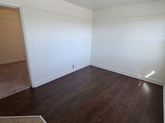 4th image of 121 E Vine St APT 3