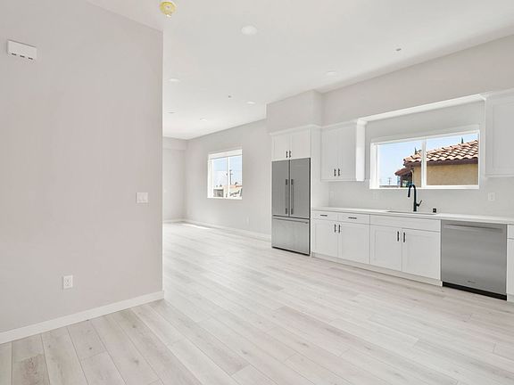 2nd image of 4076 Iowa St #6