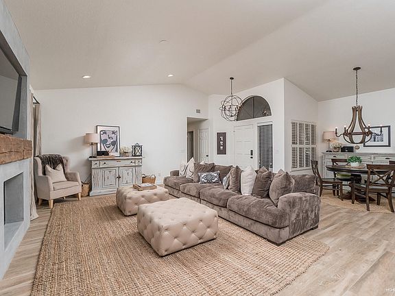 3rd image of 10463 E San Salvador Dr