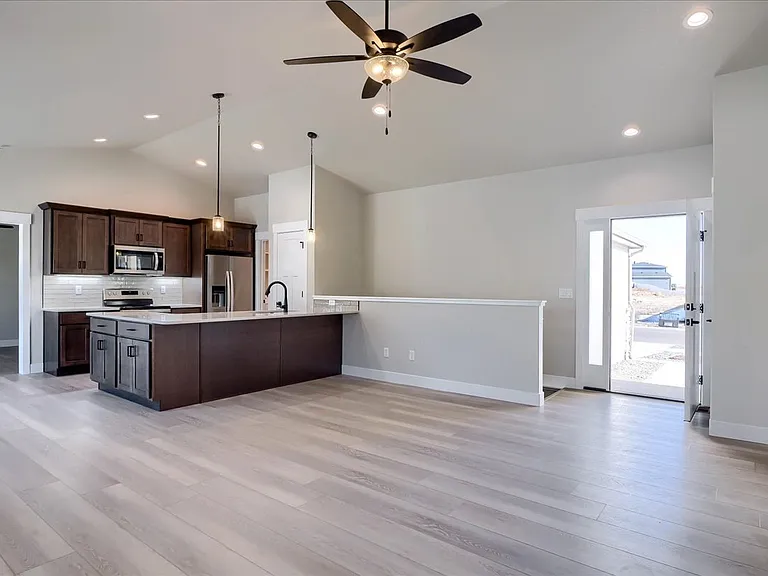 910 Phipps Ave — Photo 39