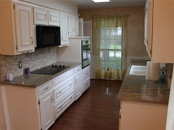 2nd image of 221 Glenwick Pl
