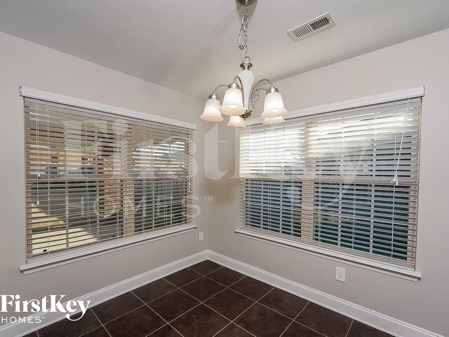 3 bed, 2.0 bath, 1487 sqft, $1,820 — Photo 3