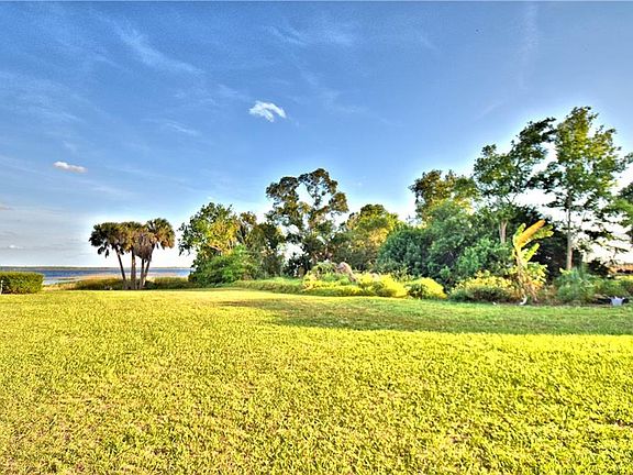 5th image of Lakeshore Dr S