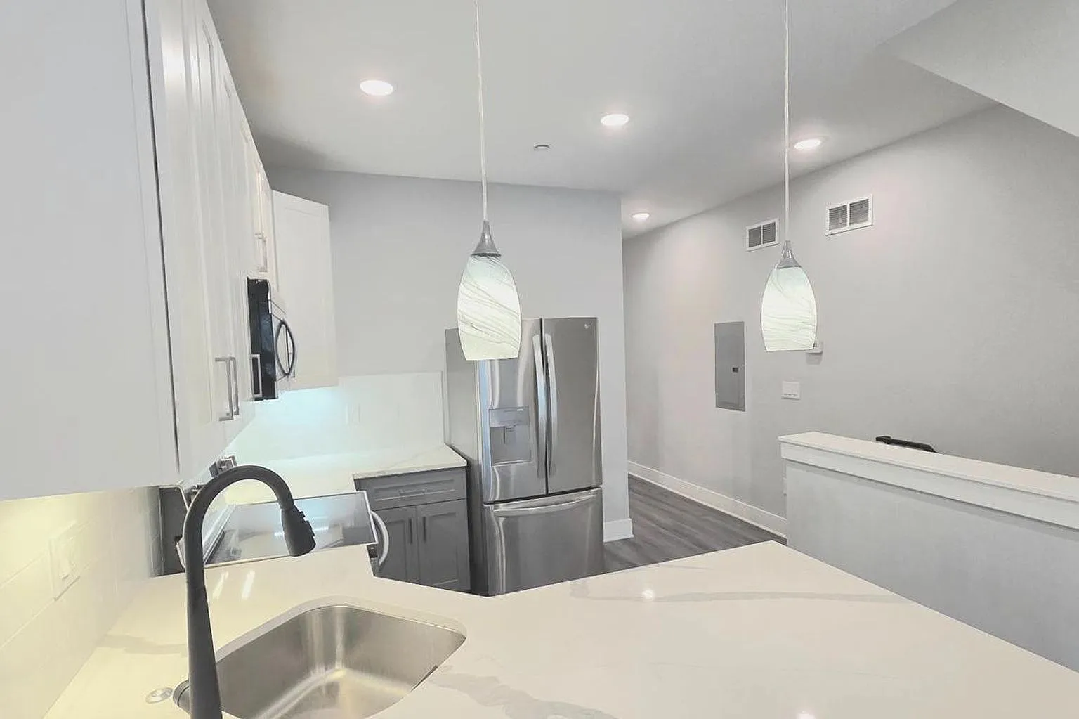 University City 3bd/3bth Bi-Level — Photo 4