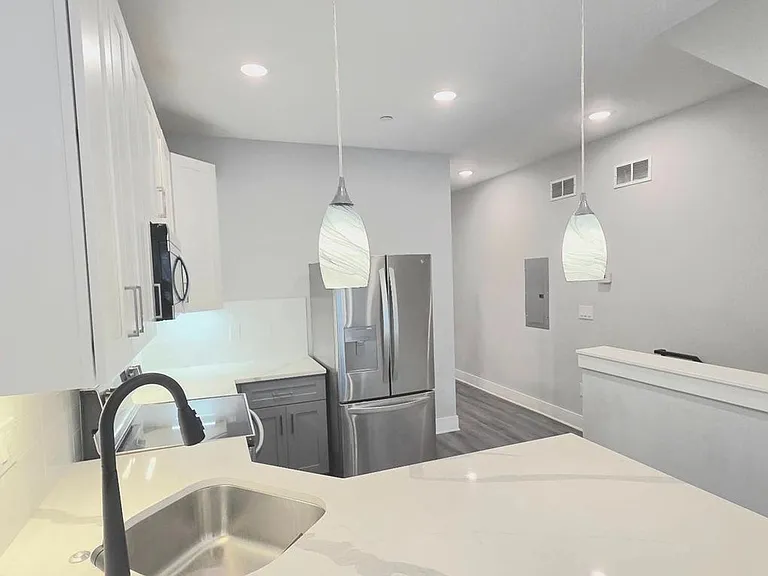 5233 Chancellor St #1 — Photo 4