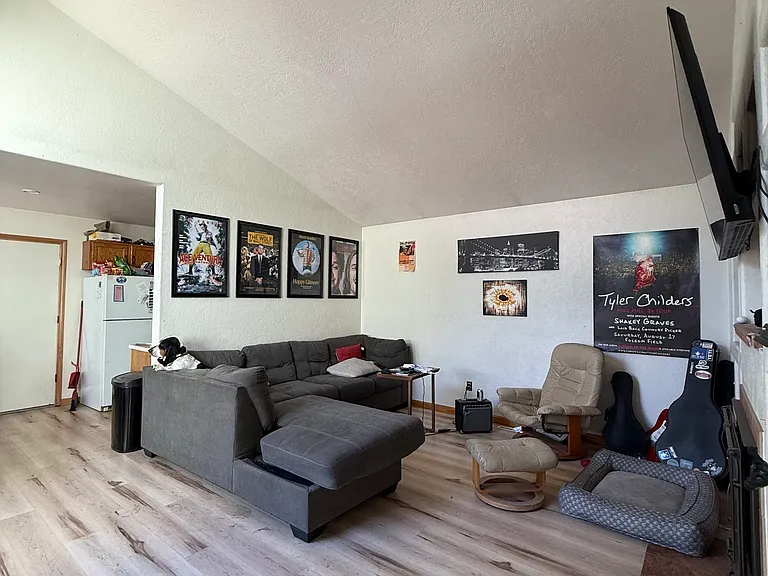 3806 Dahlia Ct — Photo 4