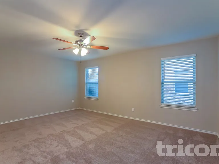 2511 Glen Hollow Dr — Photo 12