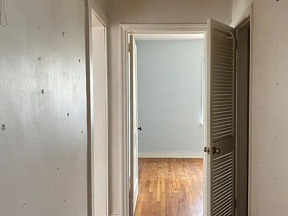 5th image of 1400 Hillcrest Ave