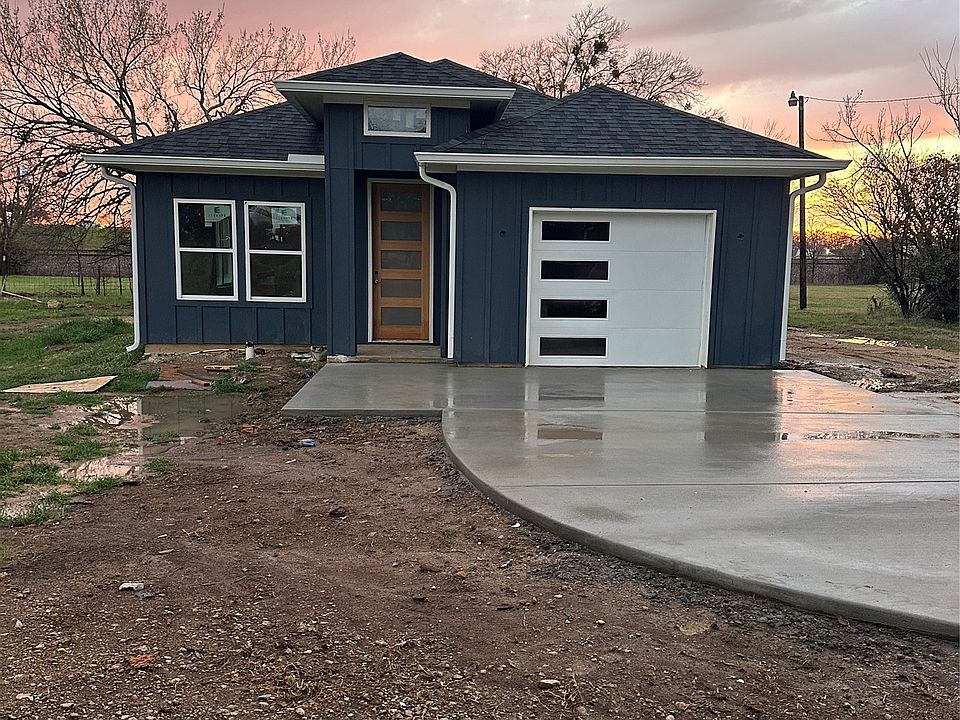 1st image of 115 Gibson Ln