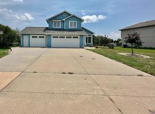 7639 SW 26th St, Topeka, KS 66614