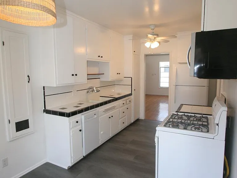 1227 S Sherbourne Dr #4 — Photo 4