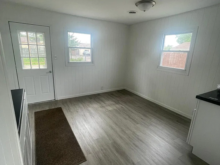 2482 Vigo St — Photo 5