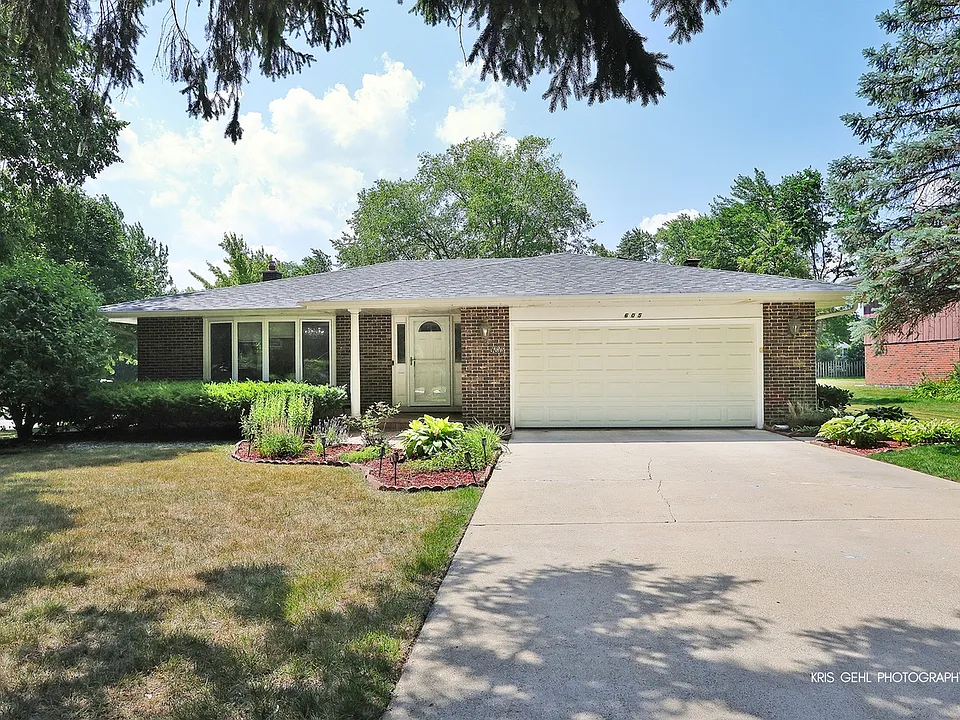 605 W Gilbert Rd