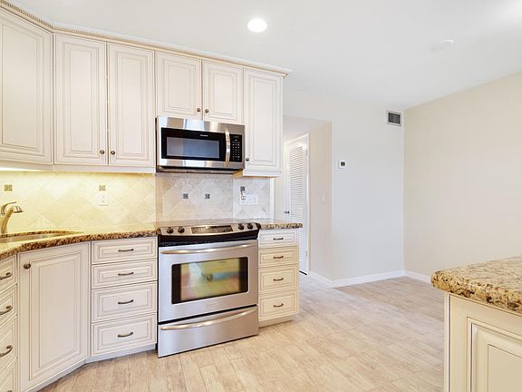 5th image of 100 Shore Ct APT 110