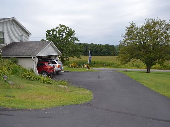 3rd image of 304 S Easton Belmont Pike
