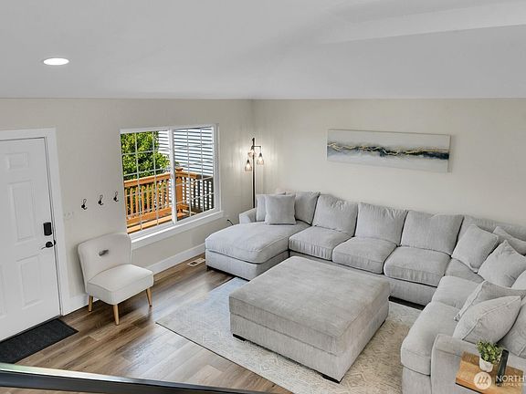 4th image of 6110 51st Street NE