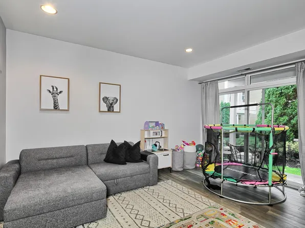 454 Albany Court image 18 of 29