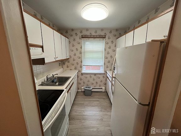 5th image of 289 Main St APT 6D