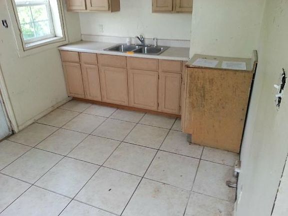 2nd image of 1324 Alcott Dr