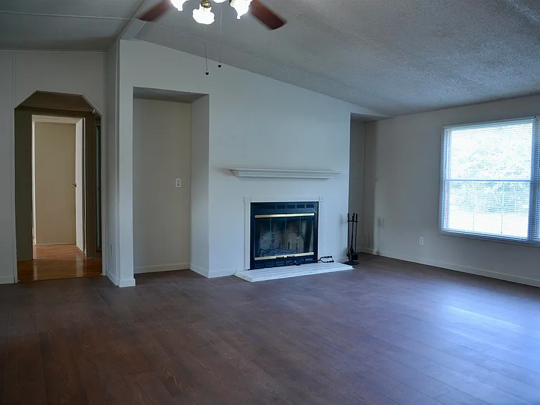 111 Brighton Dr — Photo 10