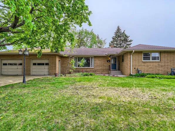 2223 Earl Ln, South Saint Paul, MN 55075