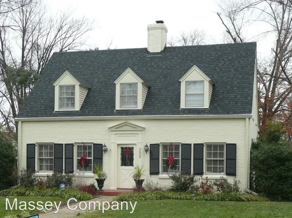 2629 Valletta Rd, Seneca Gardens, KY 40205