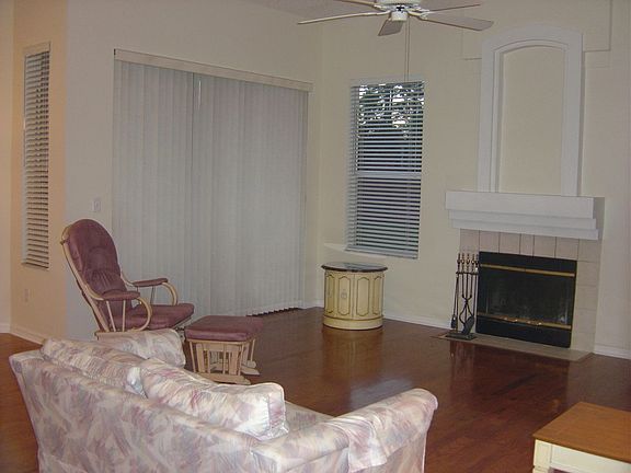Family Room w/ fireplace
