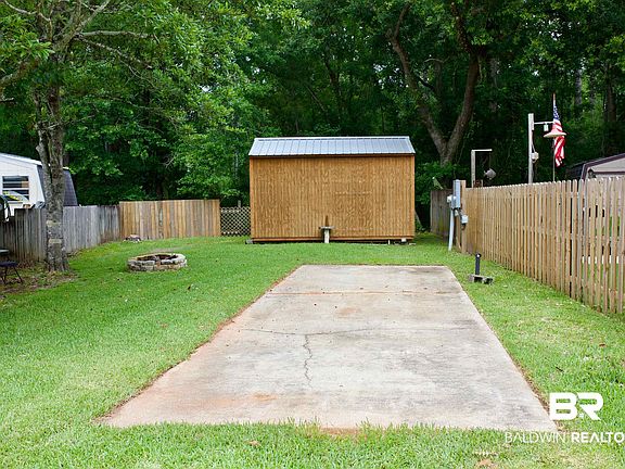 3rd image of 17347 Harris Cir
