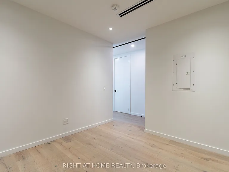 778 Queen St E #206 — Photo 5
