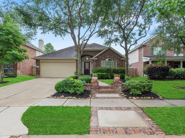18523 W Laura Shore Drive, Cypress, TX 77433